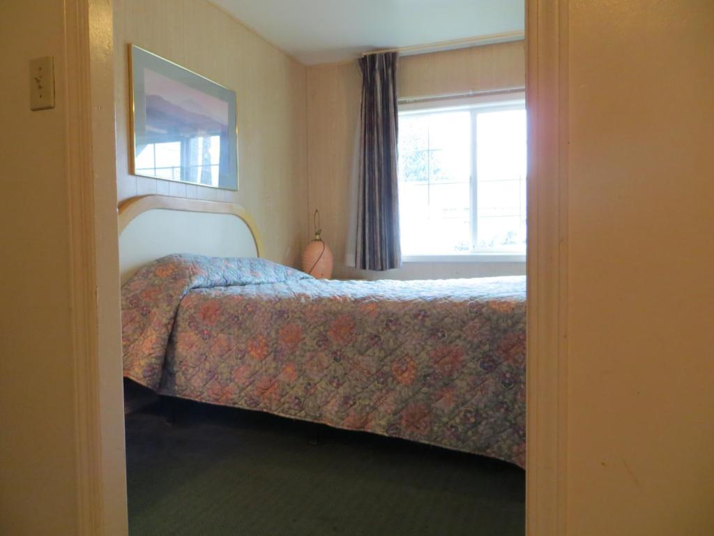 Madison Suites Motel Portland Room photo