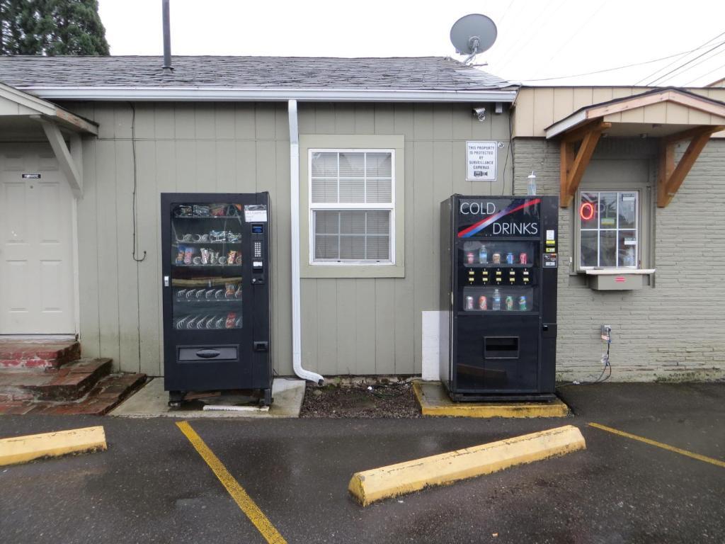 Madison Suites Motel Portland Exterior photo
